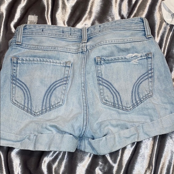 Distressed high rise Hollister blue jean shorts - Picture 2 of 4